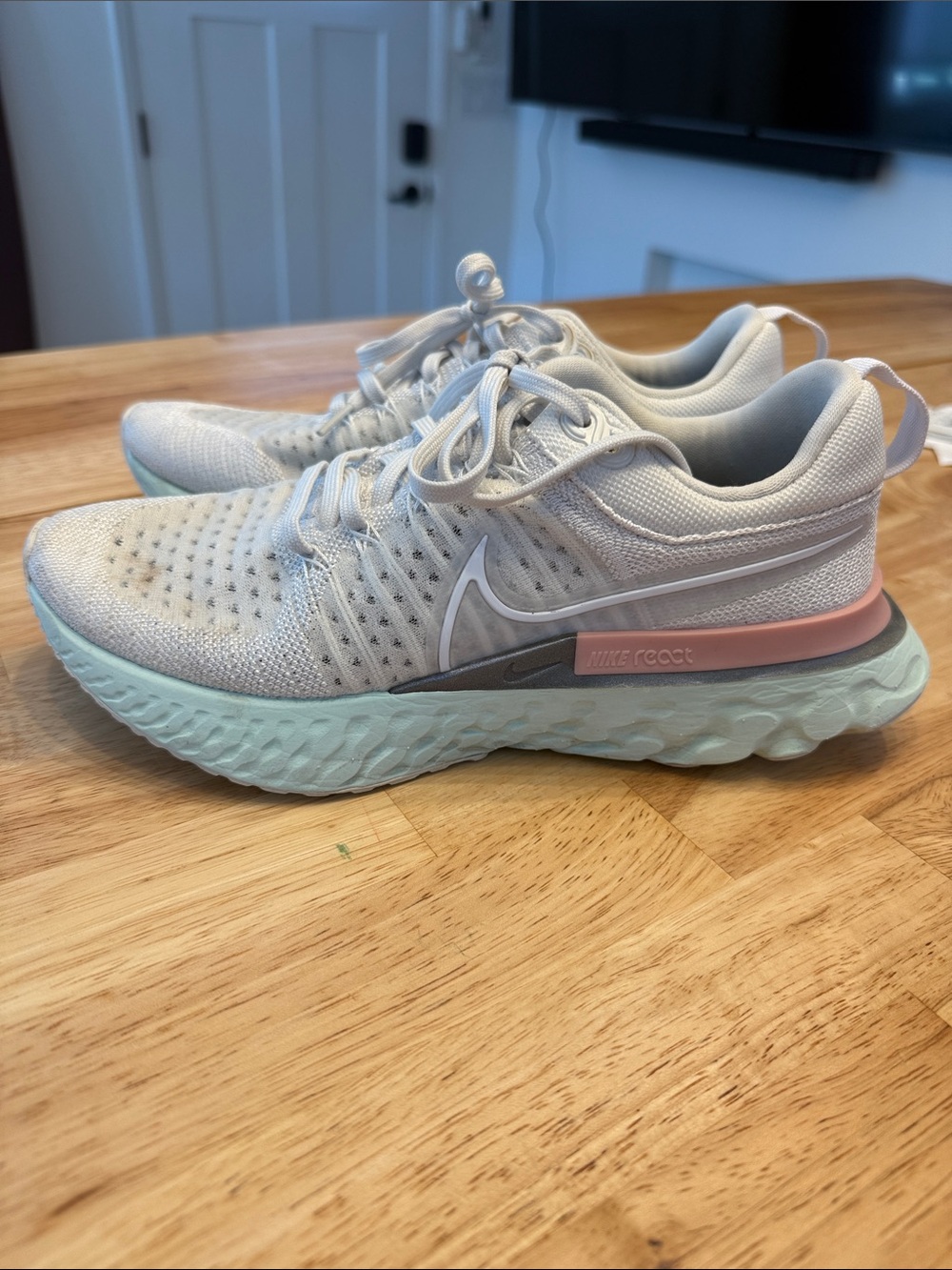 Nike Women's React Infinity flyknit 2- Sz 8.5 - Picture 3 of 8